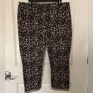 Ladies Leopard Print Capris